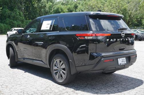 2025 Nissan Pathfinder S