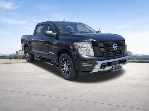 Black 2021 Nissan Titan SV