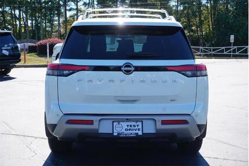 2024 Nissan Pathfinder SL