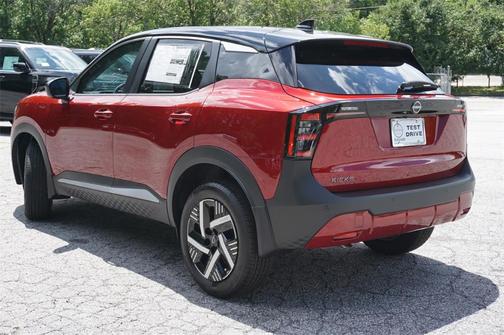 2025 Nissan Kicks SV