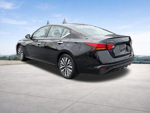 Black 2024 Nissan Altima 2.5 SV