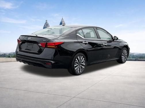 Black 2024 Nissan Altima 2.5 SV