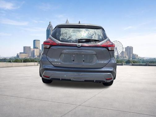 Gun Metallic 2024 Nissan Kicks S