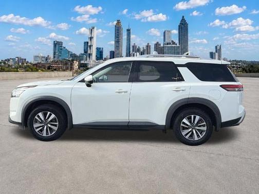 White 2023 Nissan Pathfinder SL