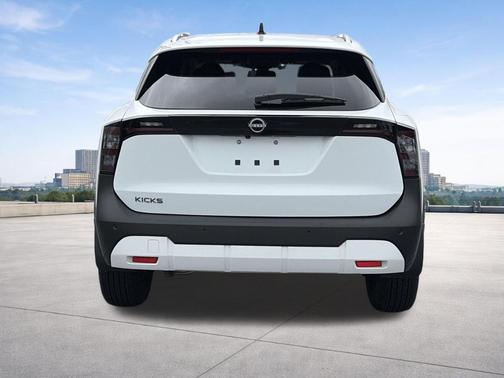 Fresh Powder 2026 Nissan Kicks SV