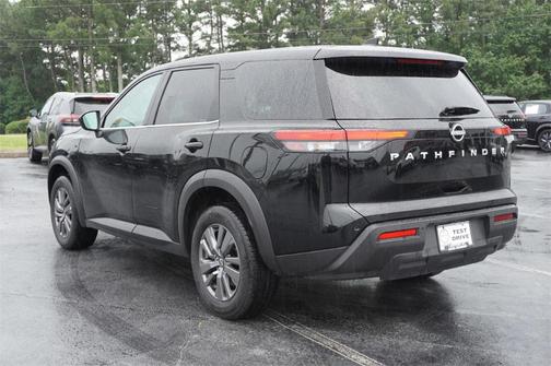 2024 Nissan Pathfinder S
