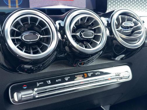 Black 2025 Mercedes-Benz GLB 250 Base