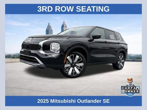 Black 2025 Mitsubishi Outlander SE
