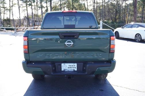 2025 Nissan Frontier SV