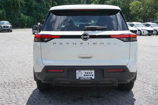 2025 Nissan Pathfinder S