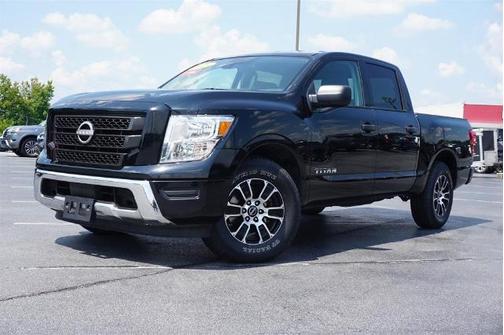 2023 Nissan Titan SV