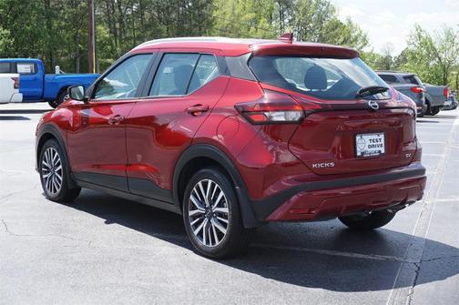 2023 Nissan Kicks SV