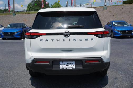 2025 Nissan Pathfinder S