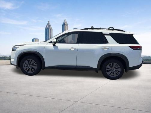 White 2022 Nissan Pathfinder SV