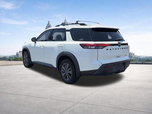 White 2022 Nissan Pathfinder SV