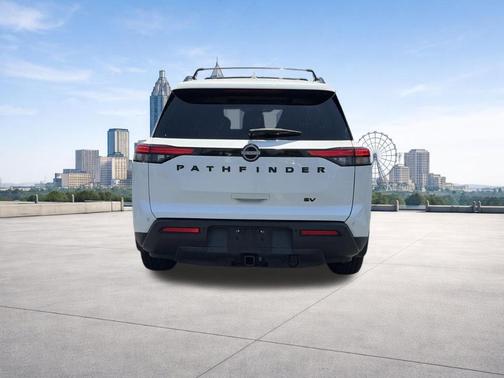 White 2022 Nissan Pathfinder SV