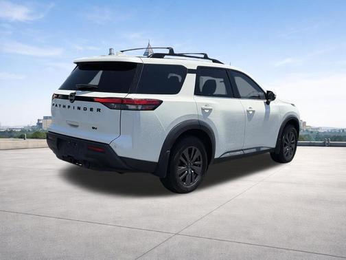 White 2022 Nissan Pathfinder SV
