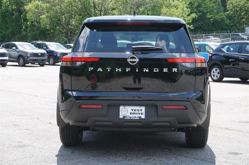 2025 Nissan Pathfinder S