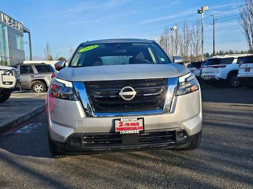 2024 Nissan Pathfinder SV