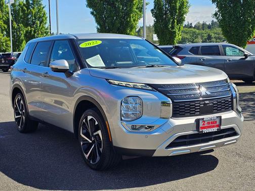 Silver Alloy 2022 Mitsubishi Outlander SE