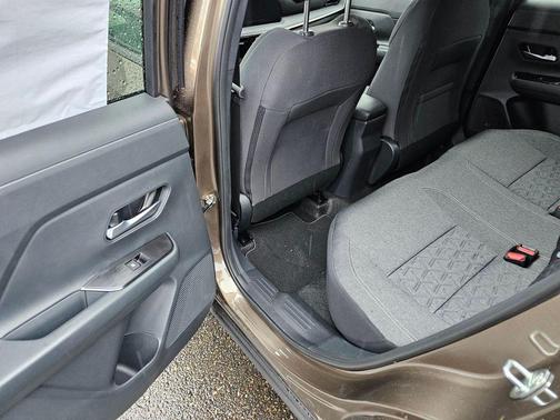 Canyon Bronze Metallic 2026 Nissan Kicks SV