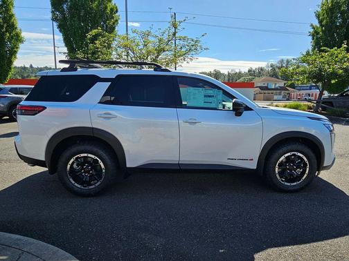Everest White Pearl Tricoat 2026 Nissan Pathfinder Rock Creek