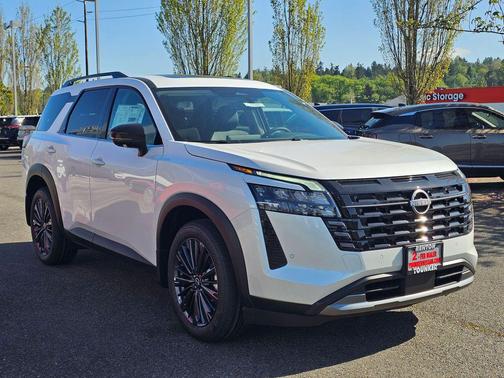 Everest White Pearl Tricoat 2026 Nissan Pathfinder SL