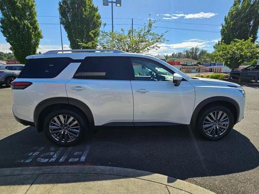 Everest White Pearl Tricoat 2025 Nissan Pathfinder SL 4WD
