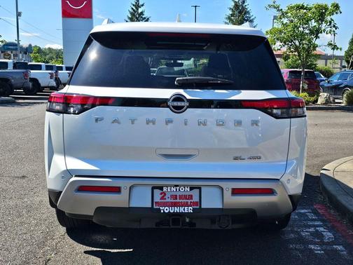 Everest White Pearl Tricoat 2025 Nissan Pathfinder SL 4WD