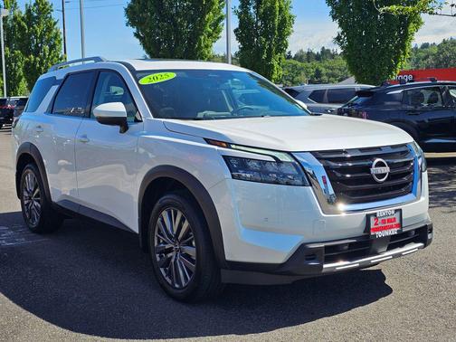 Everest White Pearl Tricoat 2025 Nissan Pathfinder SL 4WD
