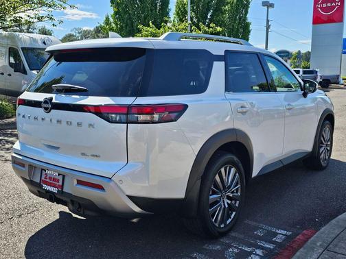 Everest White Pearl Tricoat 2025 Nissan Pathfinder SL 4WD