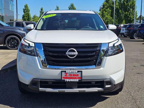 Everest White Pearl Tricoat 2025 Nissan Pathfinder SL 4WD