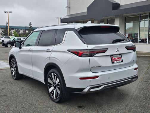 White 2025 Mitsubishi Outlander SEL S-AWC
