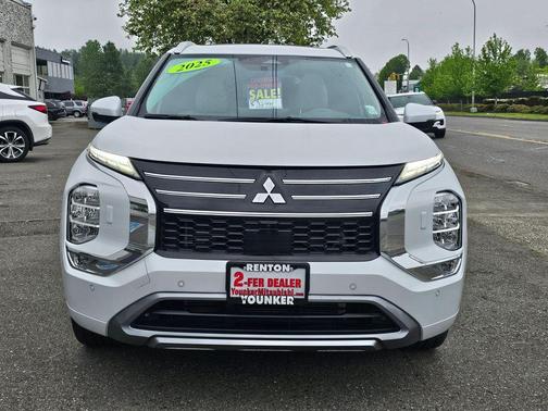 White 2025 Mitsubishi Outlander SEL 2.5 S-AWC