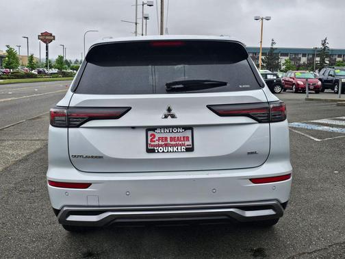 White 2025 Mitsubishi Outlander SEL 2.5 S-AWC