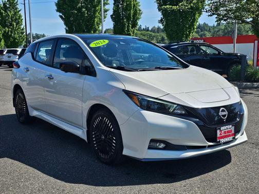 Super Black/Pearl White 2024 Nissan Leaf SV PLUS