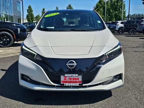Super Black/Pearl White 2024 Nissan Leaf SV PLUS