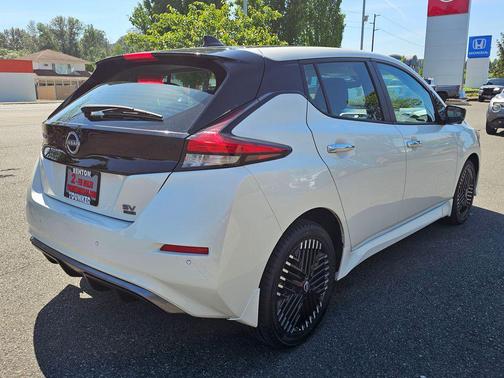 Super Black/Pearl White 2024 Nissan Leaf SV PLUS