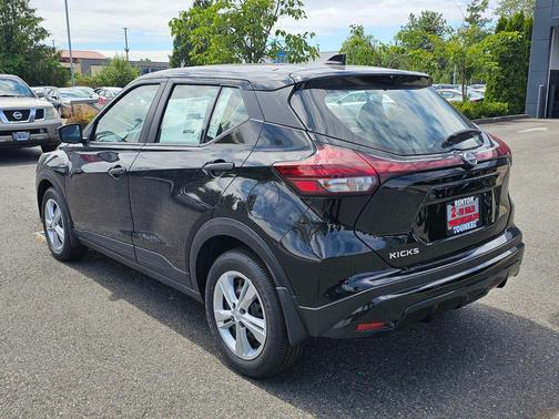 Super Black 2025 Nissan Kicks S