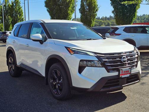 Everest White Pearl Tricoat 2026 Nissan Rogue SV