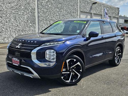 Cosmic Blue Metallic 2024 Mitsubishi Outlander SE 2.5 S-AWC