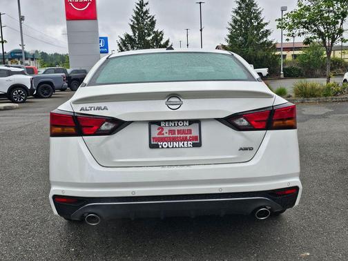 Pearl White Tricoat 2026 Nissan Altima 2.5 SV