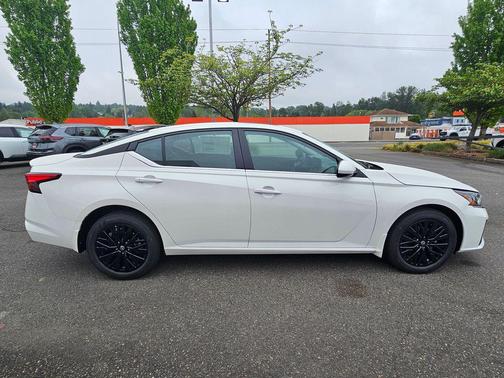 Pearl White Tricoat 2026 Nissan Altima 2.5 SV