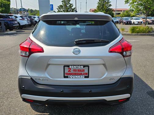 Brilliant Silver Metallic 2020 Nissan Kicks SR
