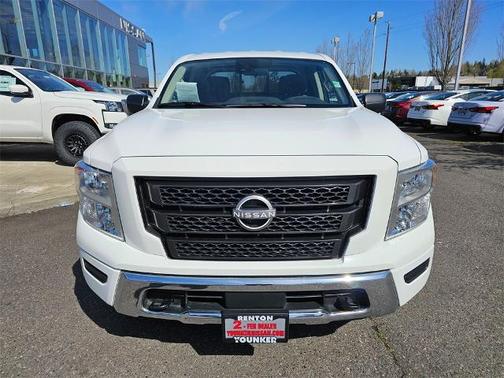 2023 Nissan Titan SV