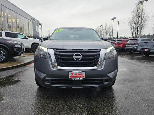 2025 Nissan Pathfinder SV