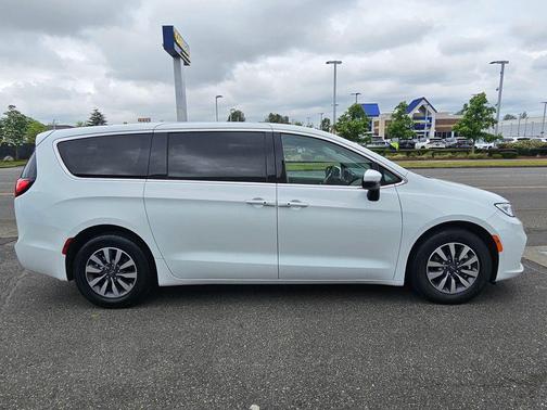 Bright White Clearcoat 2023 Chrysler Pacifica Hybrid Touring L