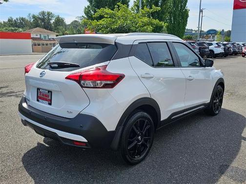2020 Nissan Kicks SR