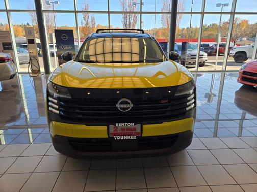 Yuzu Yellow Metallic/Super Black 2026 Nissan Kicks SR