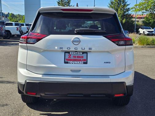 Everest White Pearl Tricoat 2026 Nissan Rogue SV